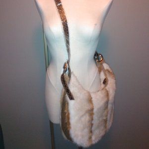 Adjustable strap snake / white cream fur purse